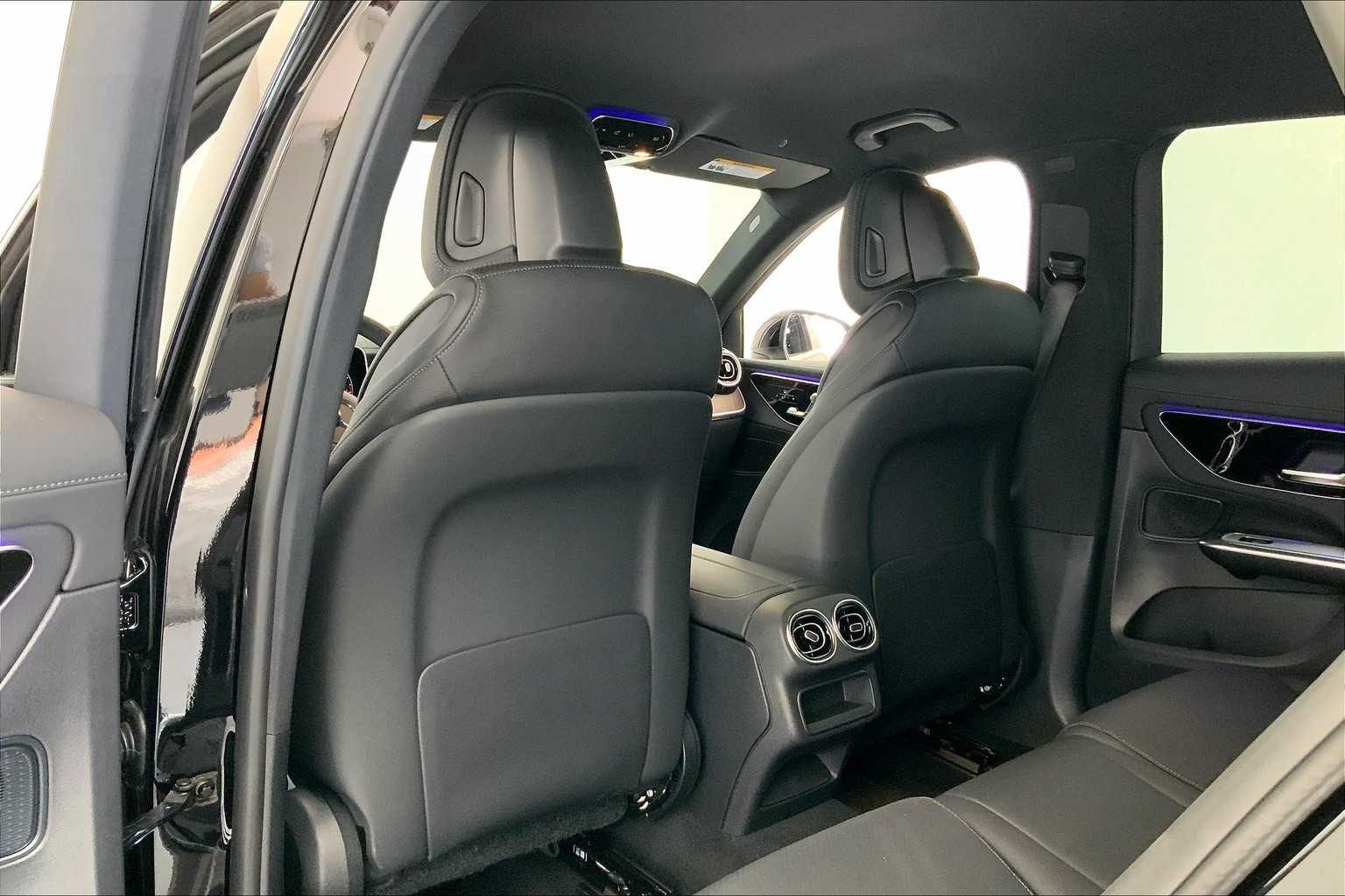 Thumbnail: 2025 Mercedes-Benz GLC - 12