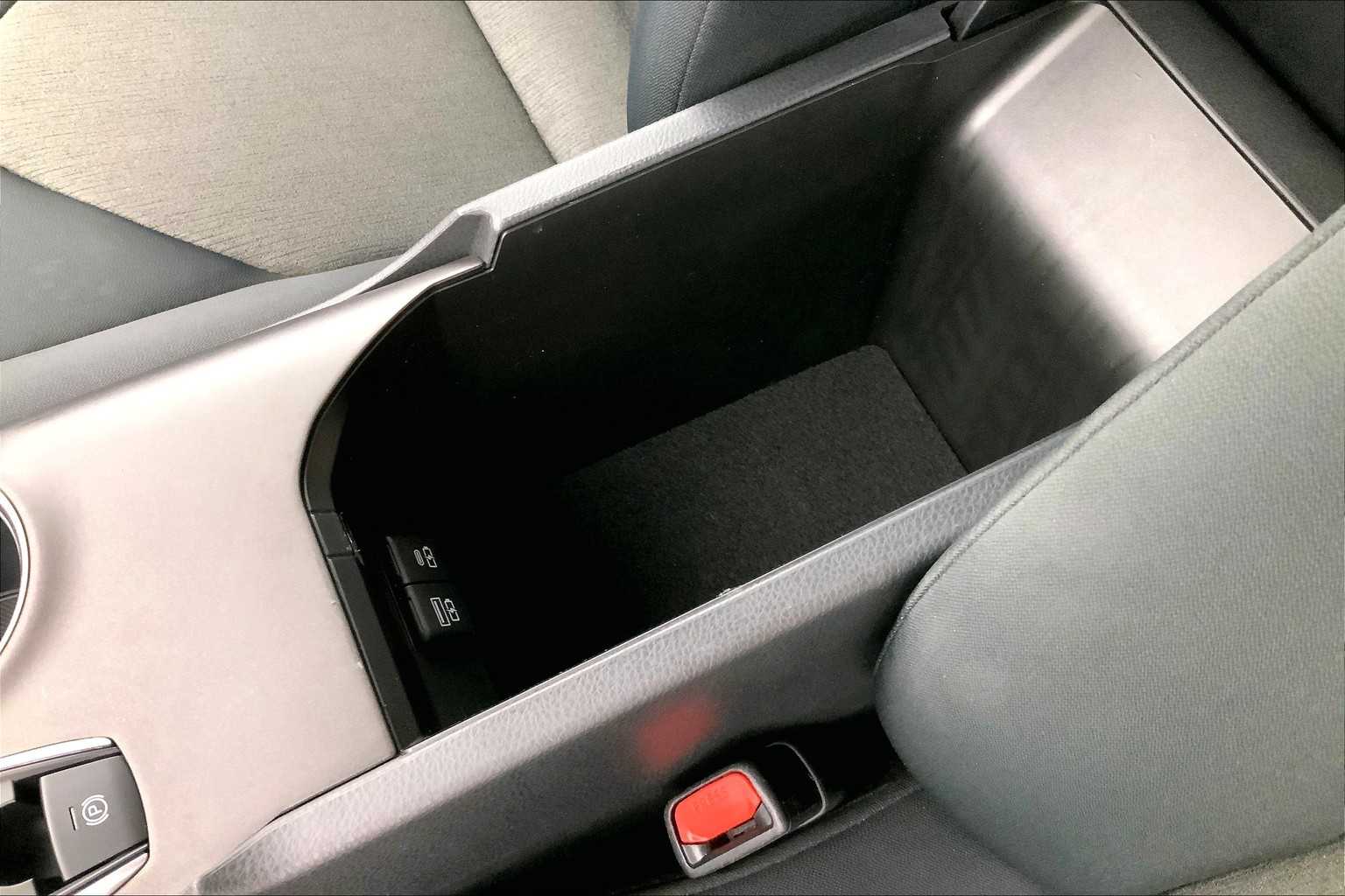 Thumbnail: 2022 Toyota Camry - 27