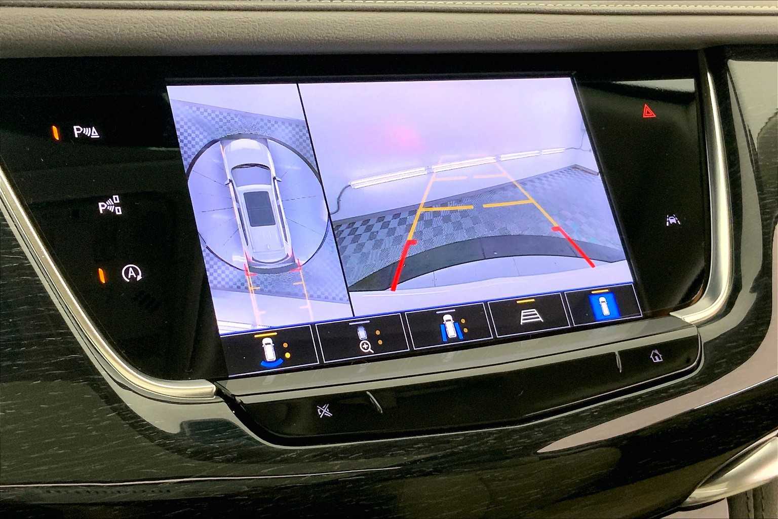 Thumbnail: 2022 Cadillac XT6 - 21