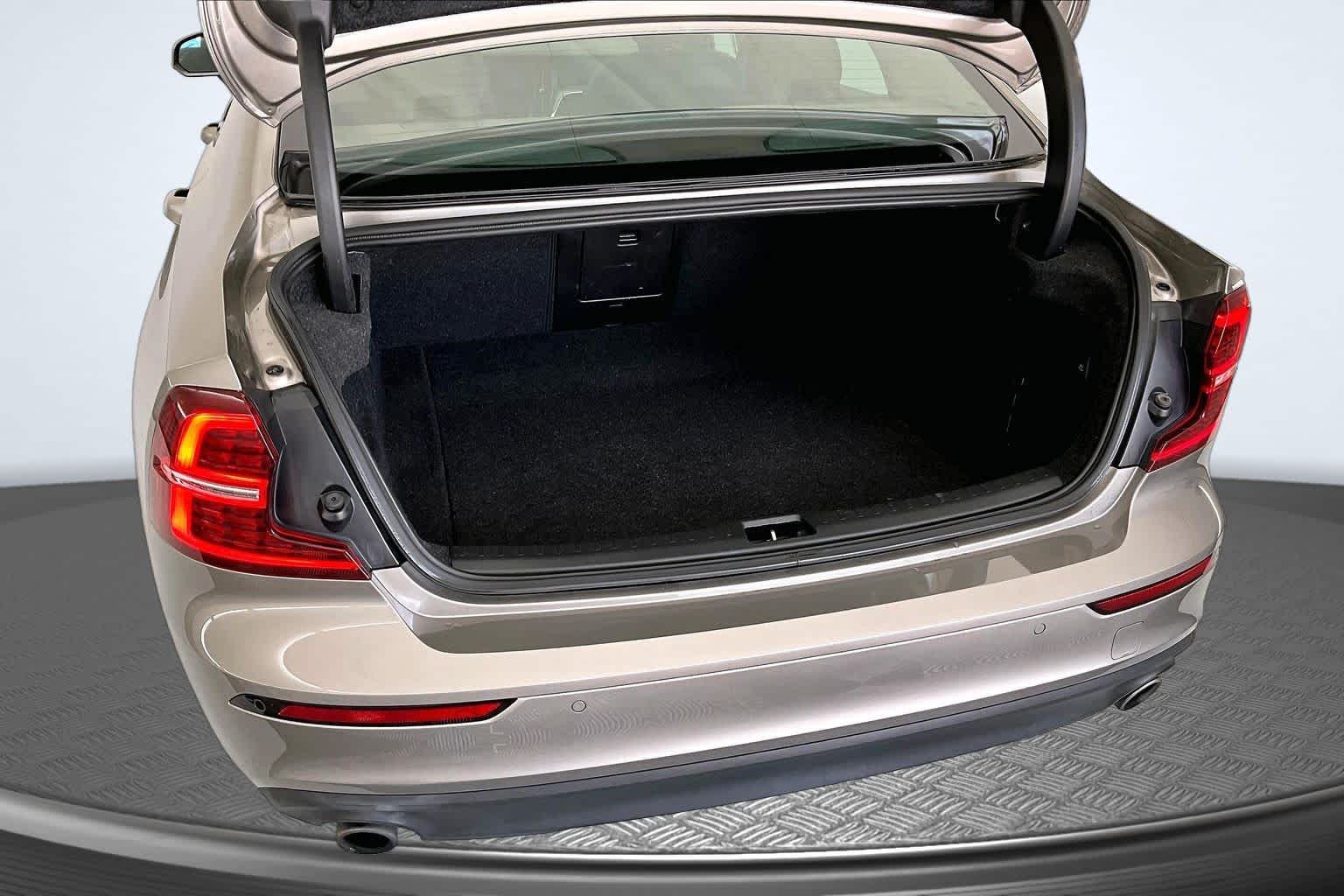 Thumbnail: 2020 Volvo S60 - 18