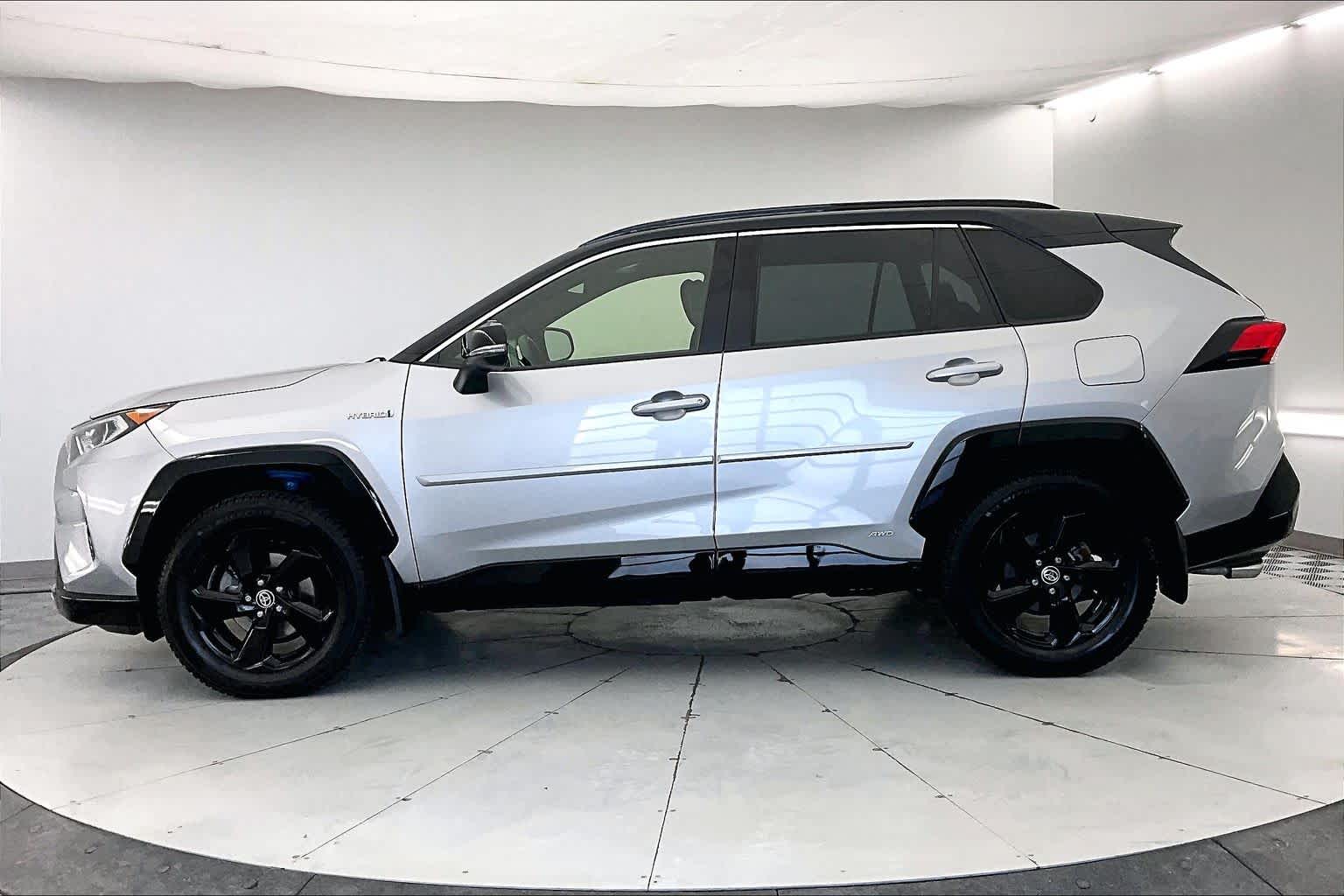 Thumbnail: 2020 Toyota RAV4 - 3