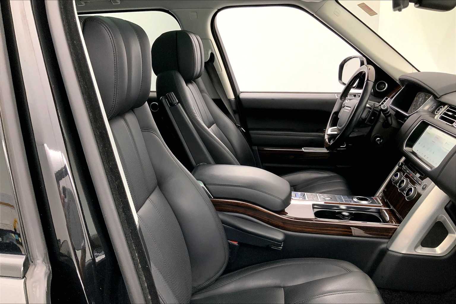 Thumbnail: 2017 Land Rover Range Rover - 14