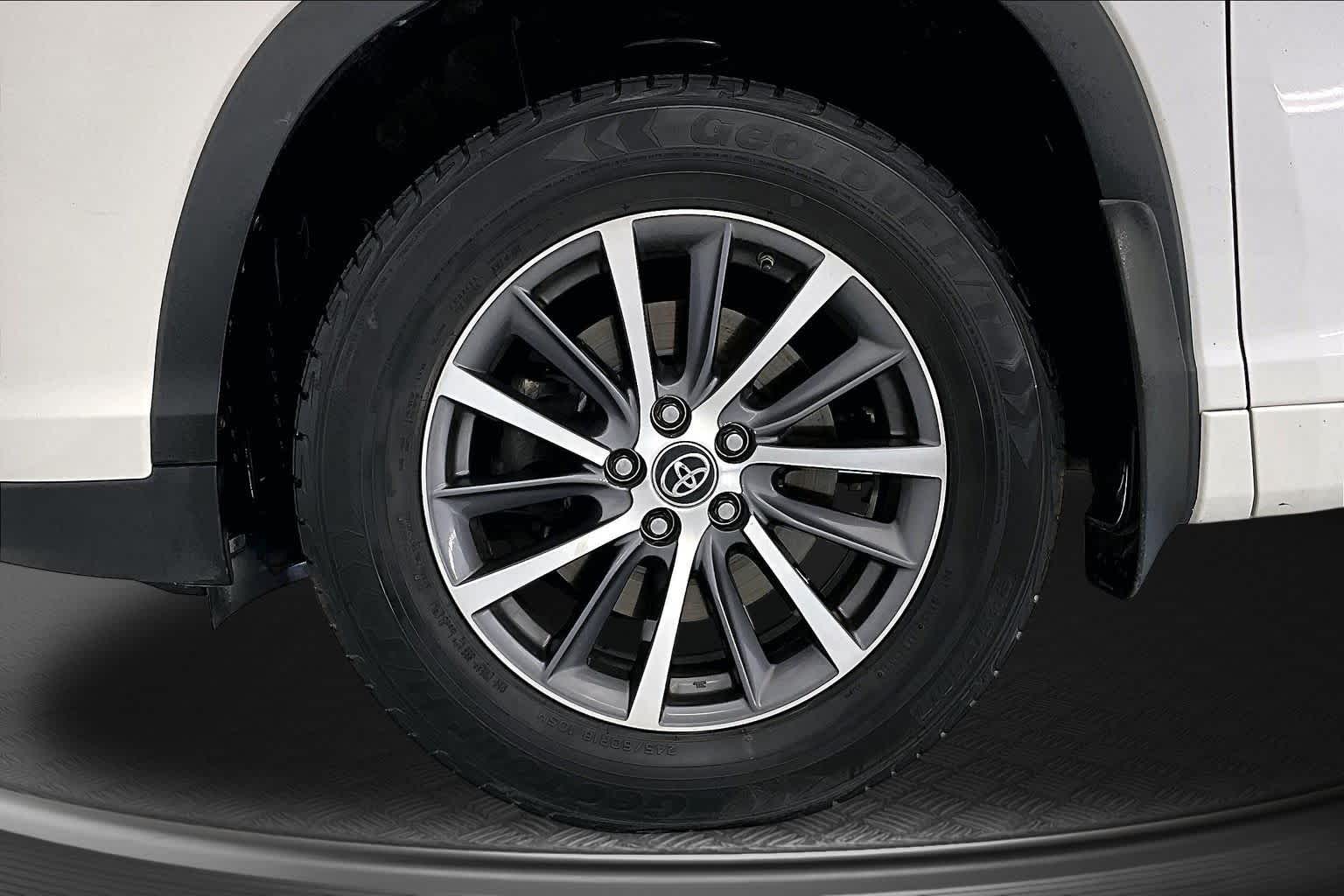 Thumbnail: 2017 Toyota Highlander - 8