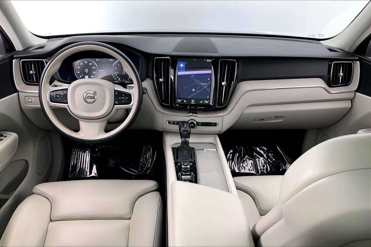 Thumbnail: 2018 Volvo XC60 - 10