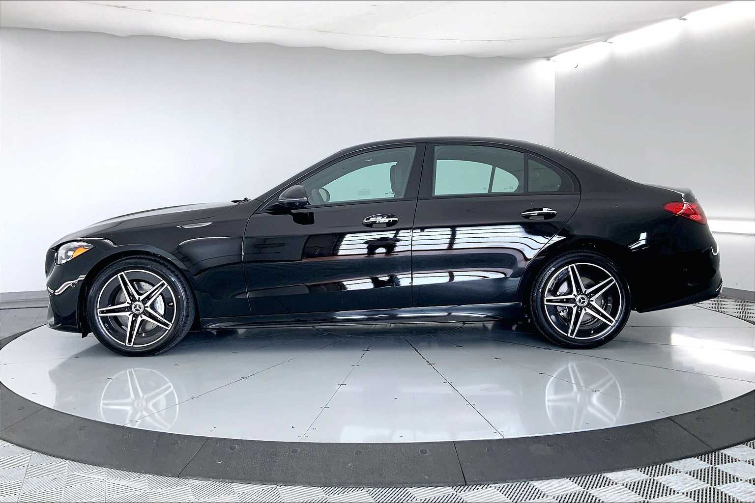 Thumbnail: 2025 Mercedes-Benz C-Class - 3