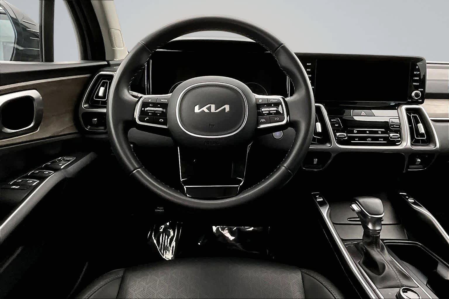 Thumbnail: 2023 Kia Sorento - 15