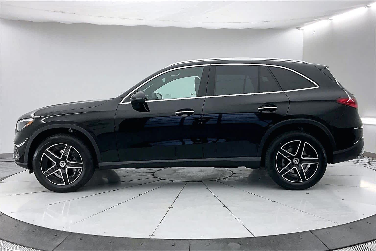 Thumbnail: 2026 Mercedes-Benz GLC - 3