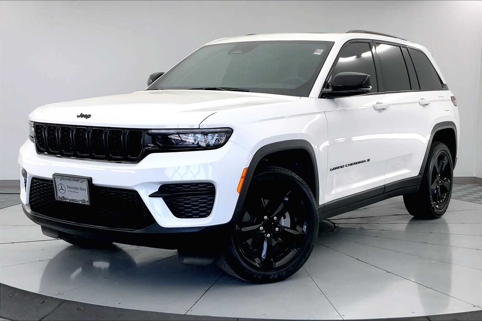 2023 Jeep Grand Cherokee Laredo -
                  Urbandale, IA