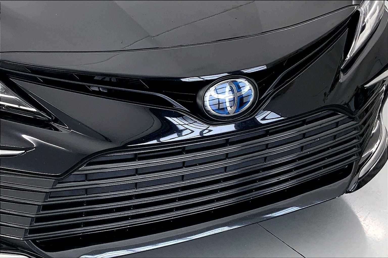 Thumbnail: 2021 Toyota Camry - 25