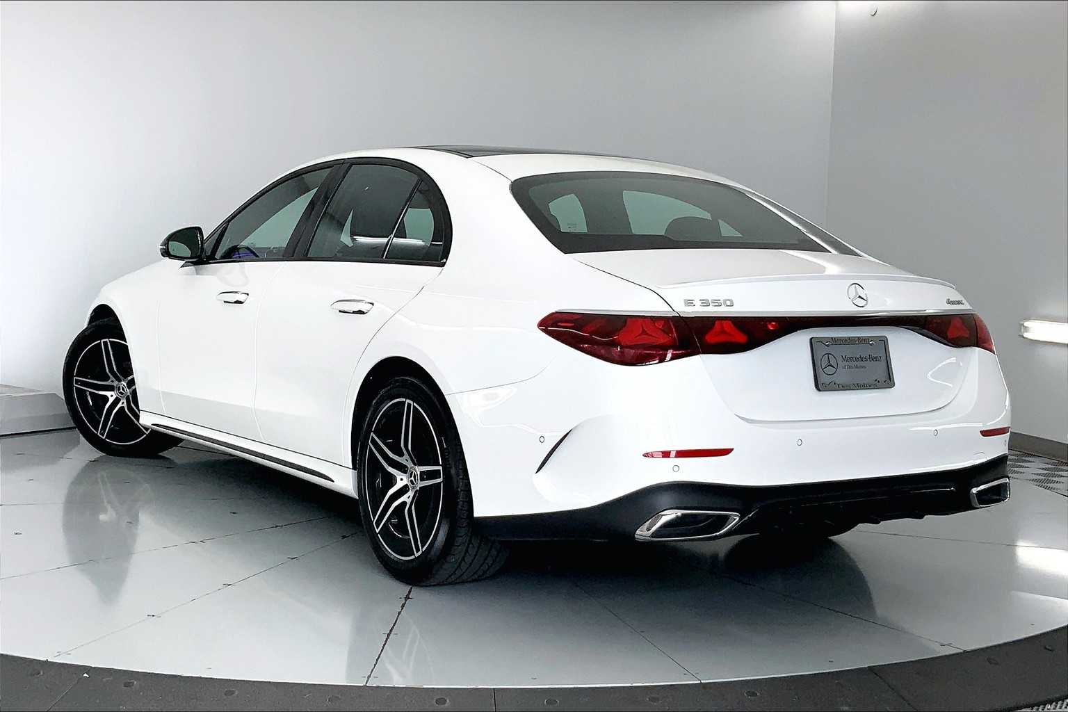 Thumbnail: 2025 Mercedes-Benz E-Class - 4