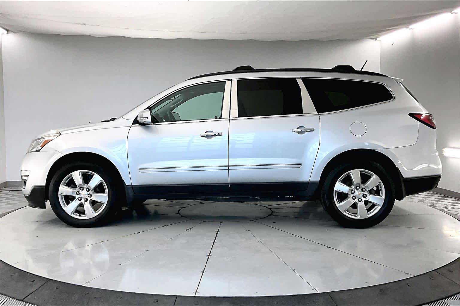 Thumbnail: 2017 Chevrolet Traverse - 3