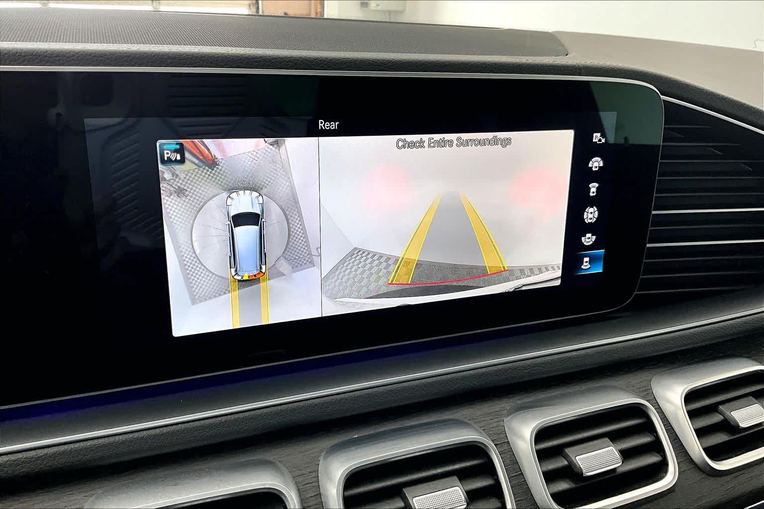 Thumbnail: 2022 Mercedes-Benz GLS - 21