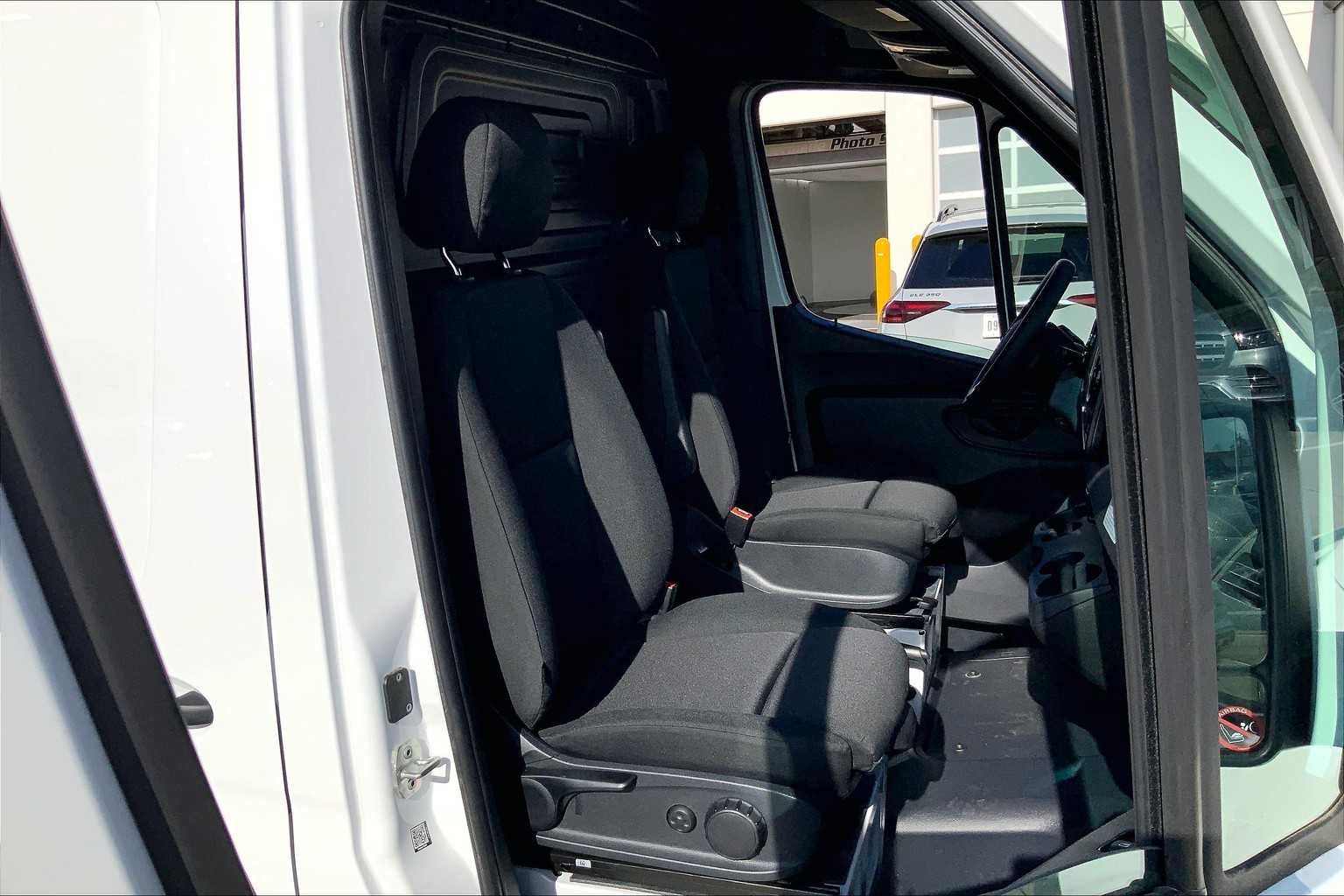 Thumbnail: 2024 Mercedes-Benz Sprinter - 13
