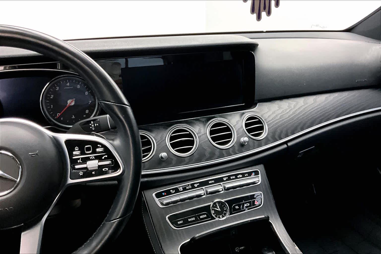 Thumbnail: 2019 Mercedes-Benz E-Class - 16