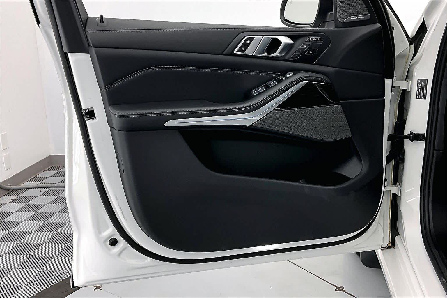 Thumbnail: 2023 BMW X7 - 23