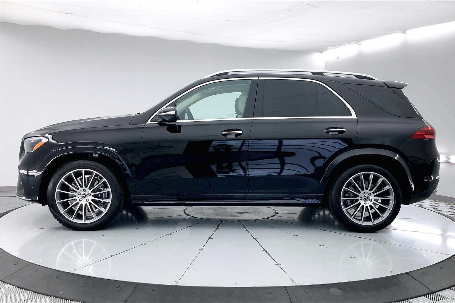 Thumbnail: 2026 Mercedes-Benz GLE - 3