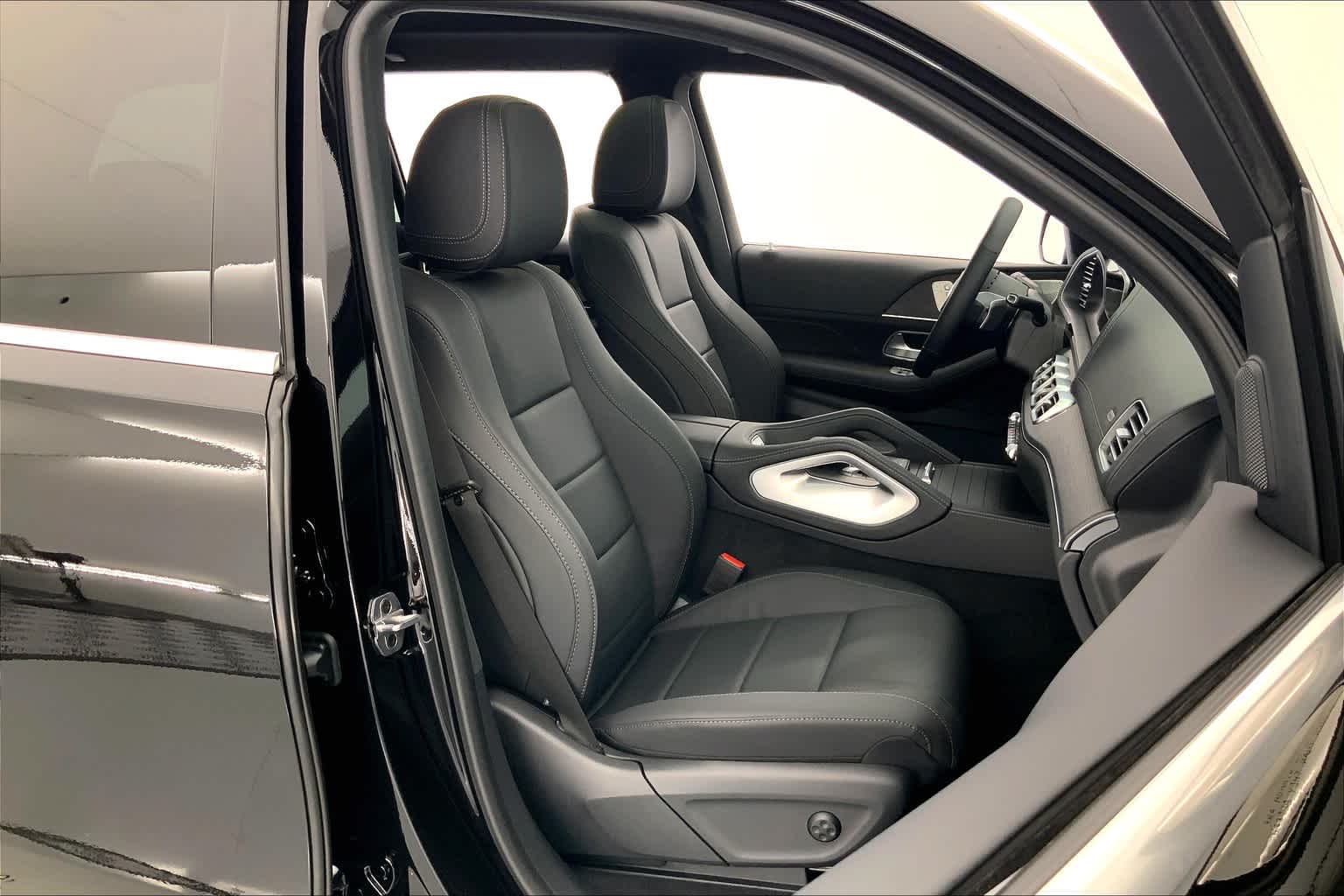 Thumbnail: 2025 Mercedes-Benz GLS - 14