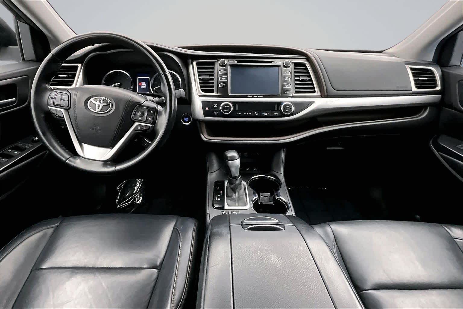 Thumbnail: 2017 Toyota Highlander - 10