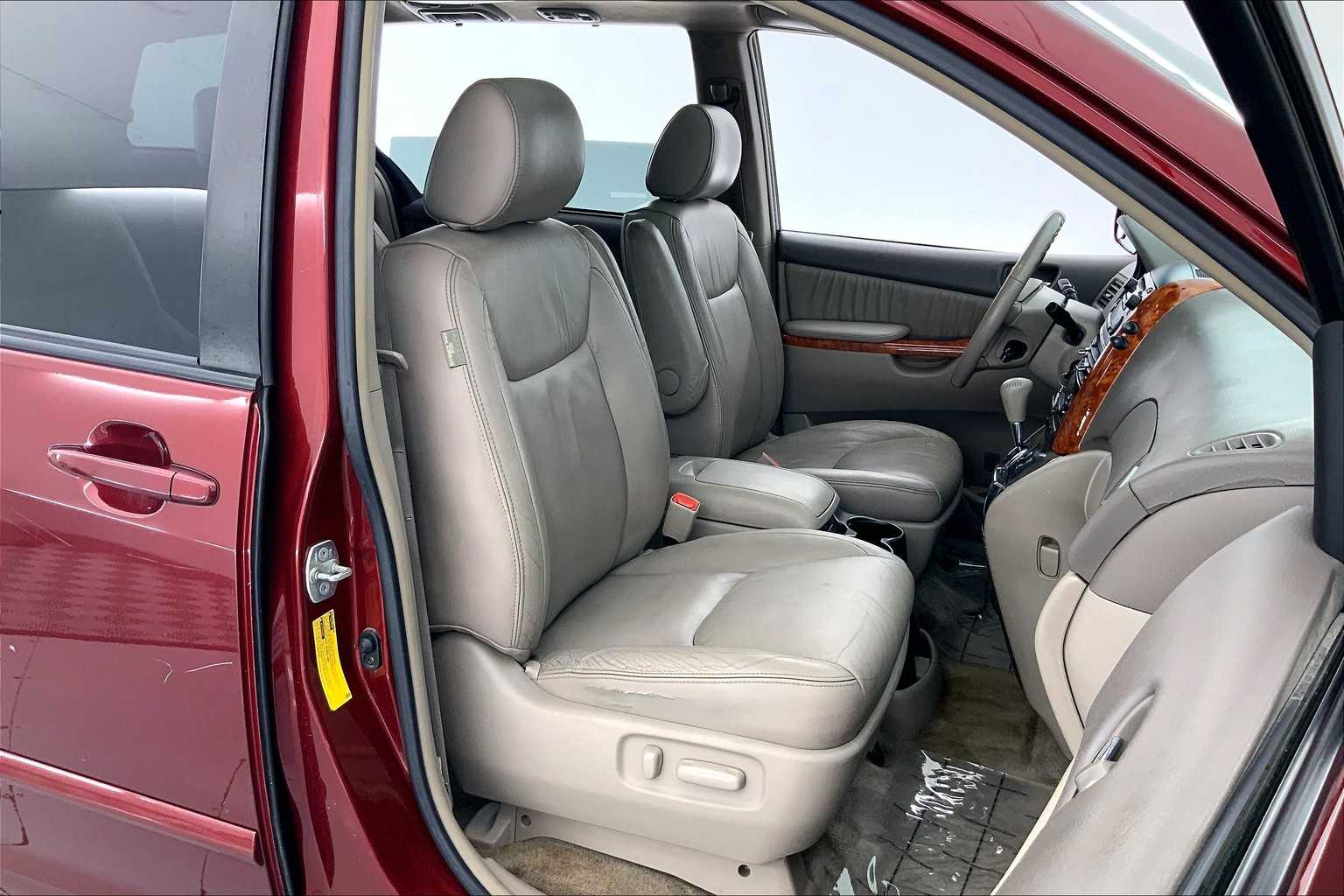 Thumbnail: 2008 Toyota Sienna - 14