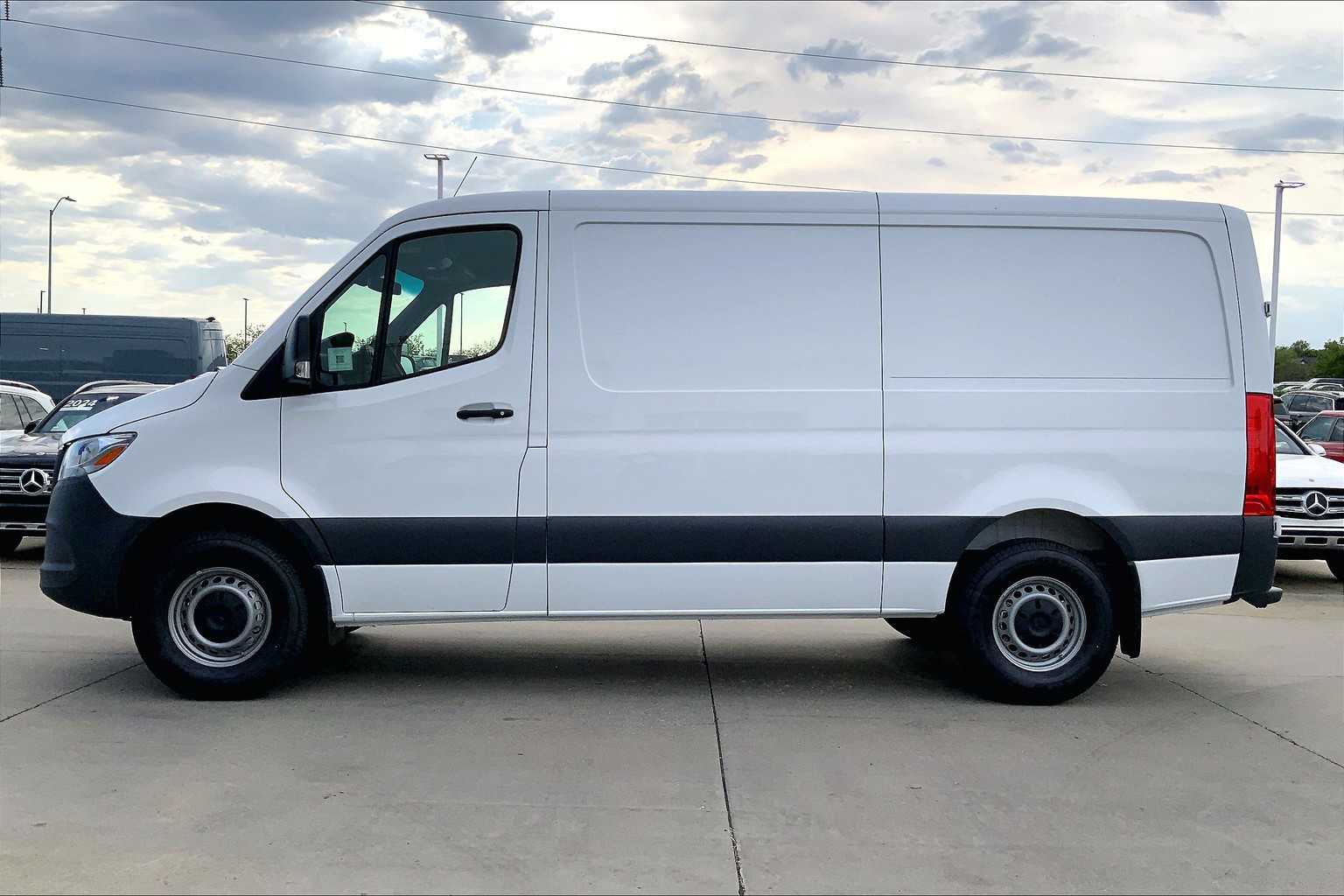 Thumbnail: 2025 Mercedes-Benz Sprinter - 3