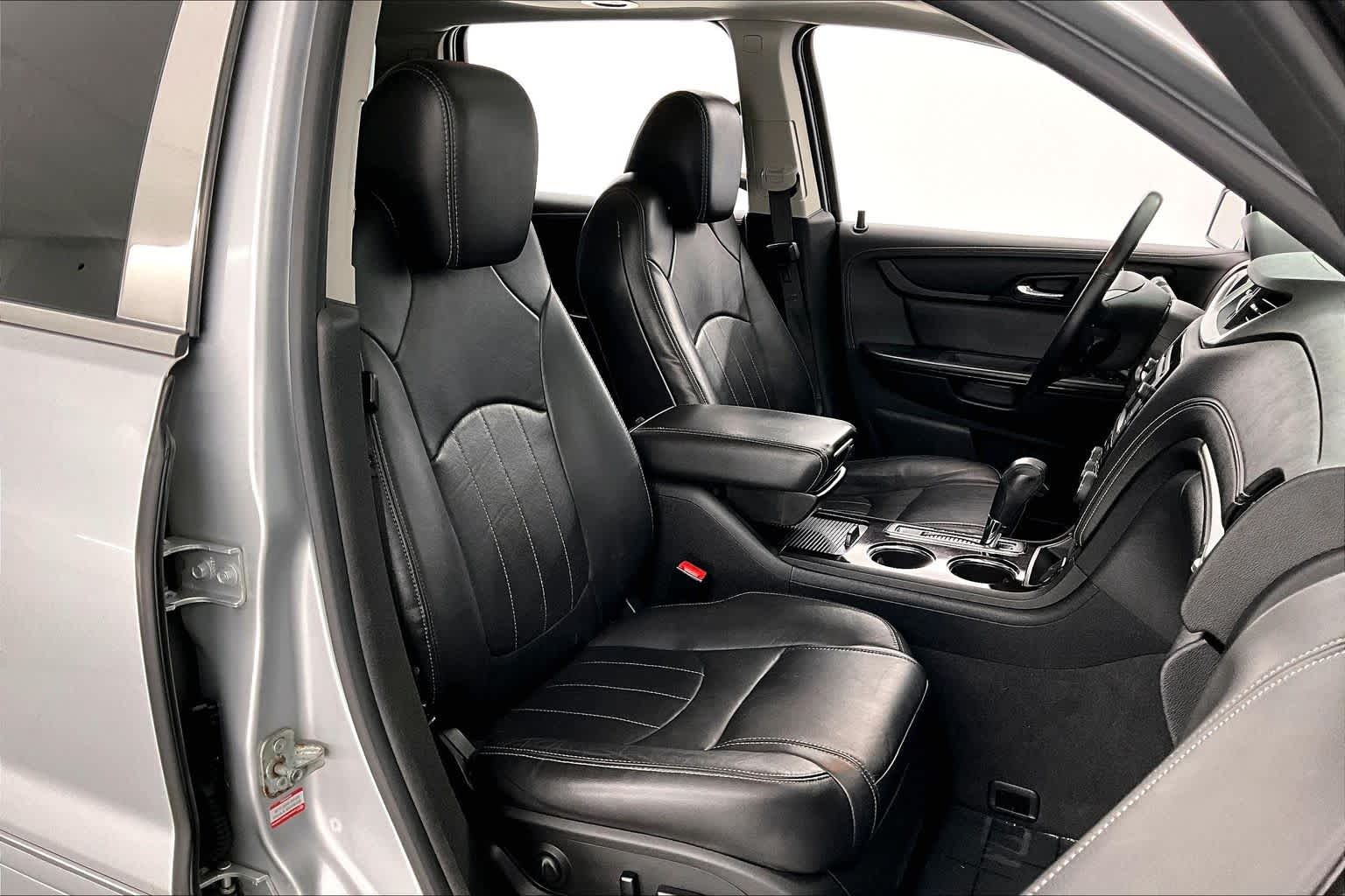 Thumbnail: 2017 Chevrolet Traverse - 14