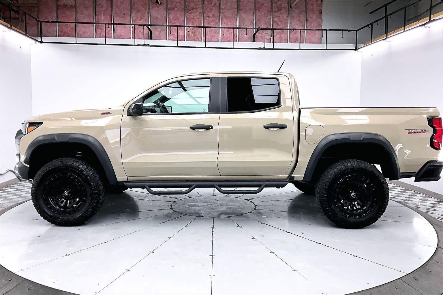 Thumbnail: 2023 Chevrolet Colorado - 3