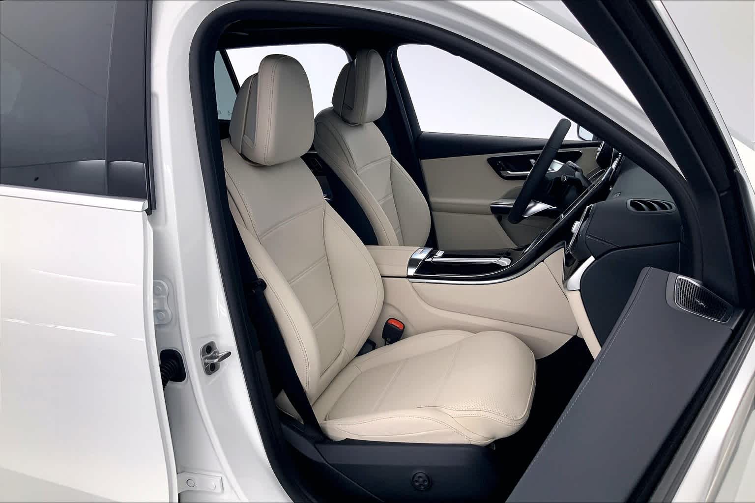 Thumbnail: 2025 Mercedes-Benz GLC - 14