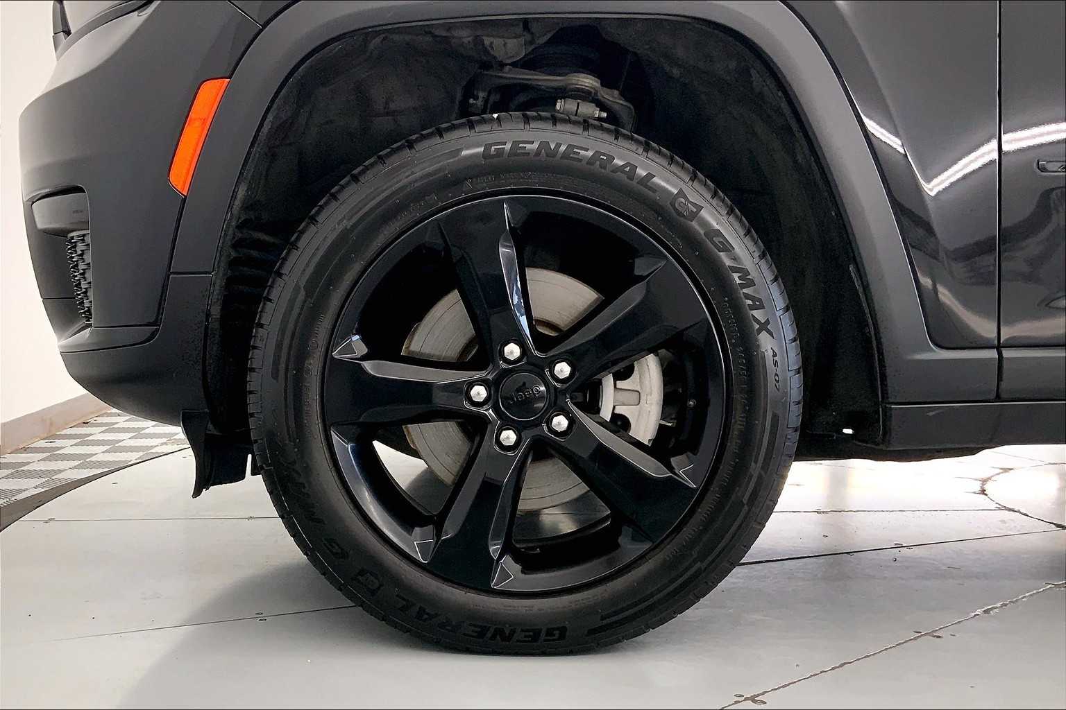 Thumbnail: 2021 Jeep Grand Cherokee L - 8