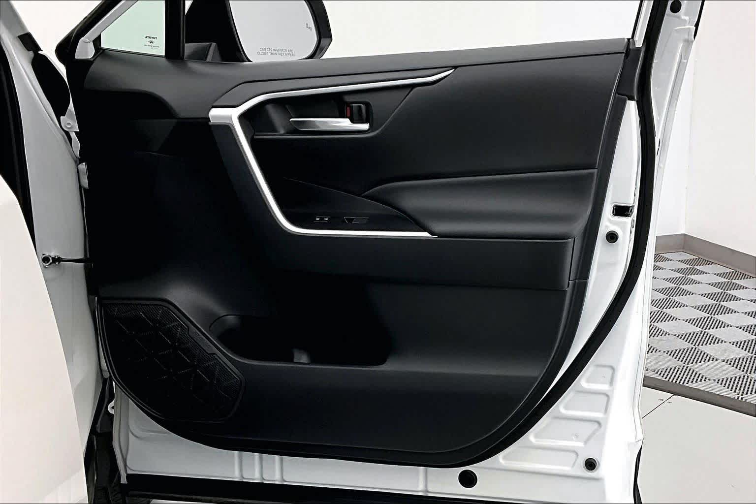 Thumbnail: 2021 Toyota RAV4 - 24