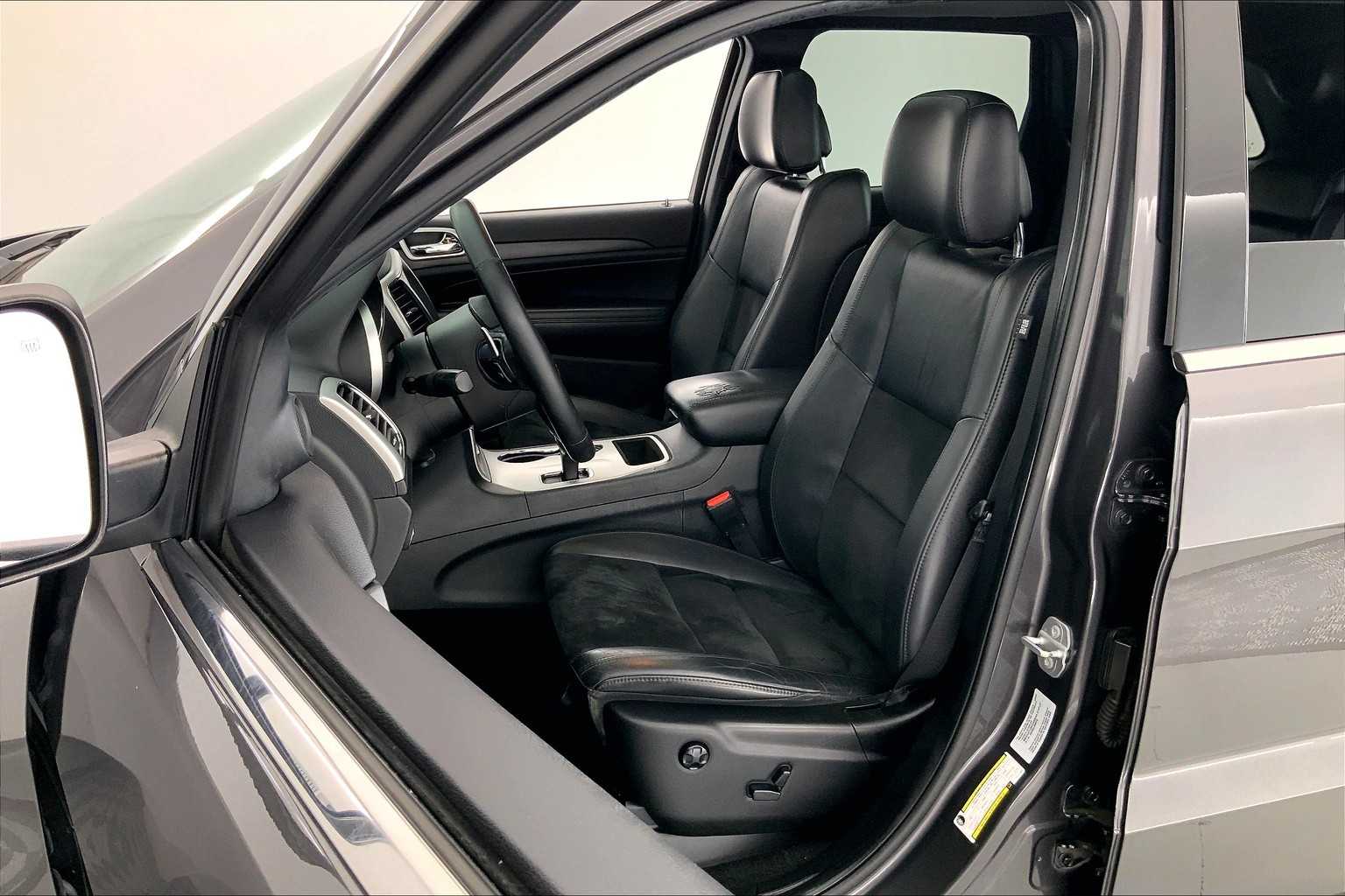 Thumbnail: 2015 Jeep Grand Cherokee - 11