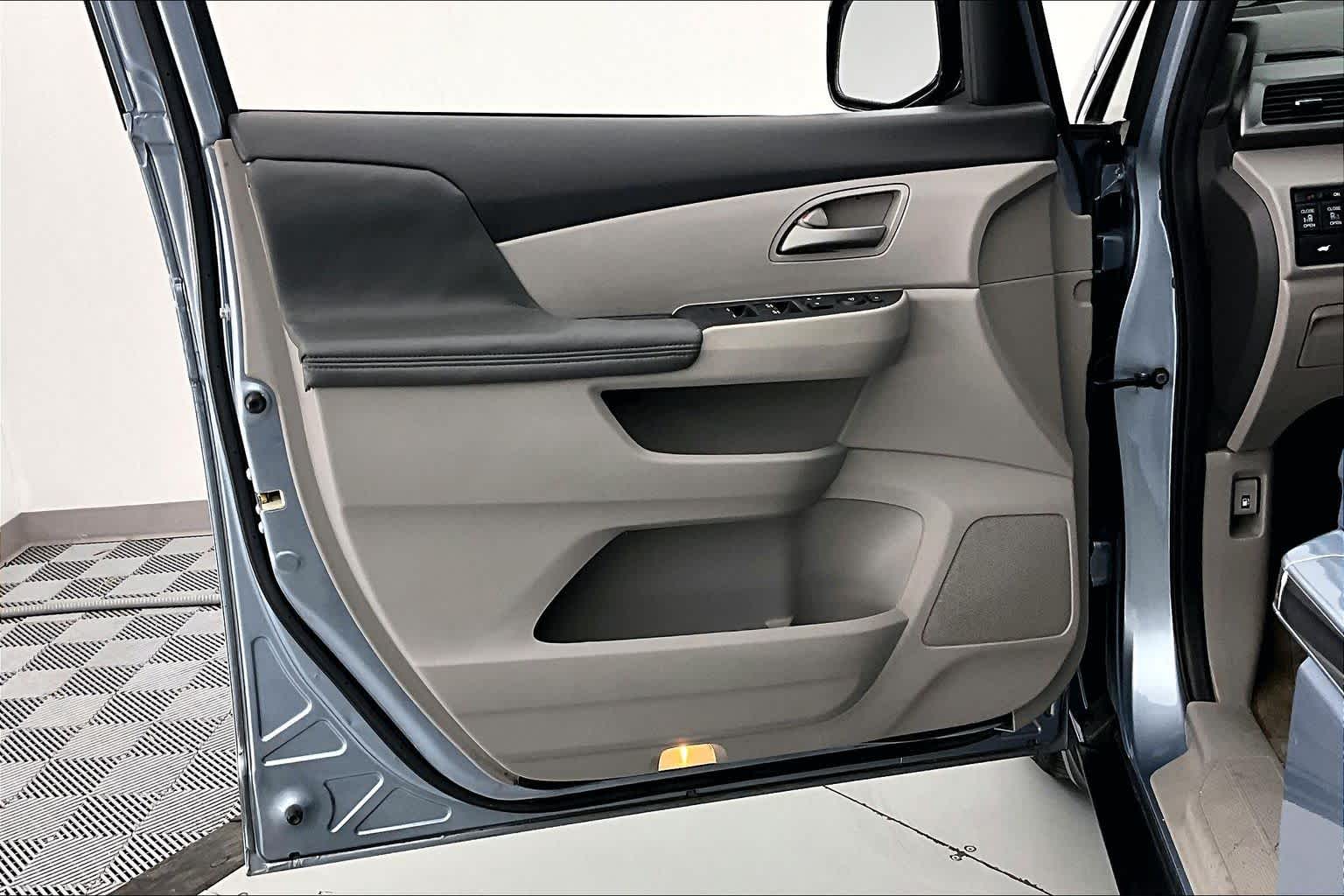 Thumbnail: 2011 Honda Odyssey - 23