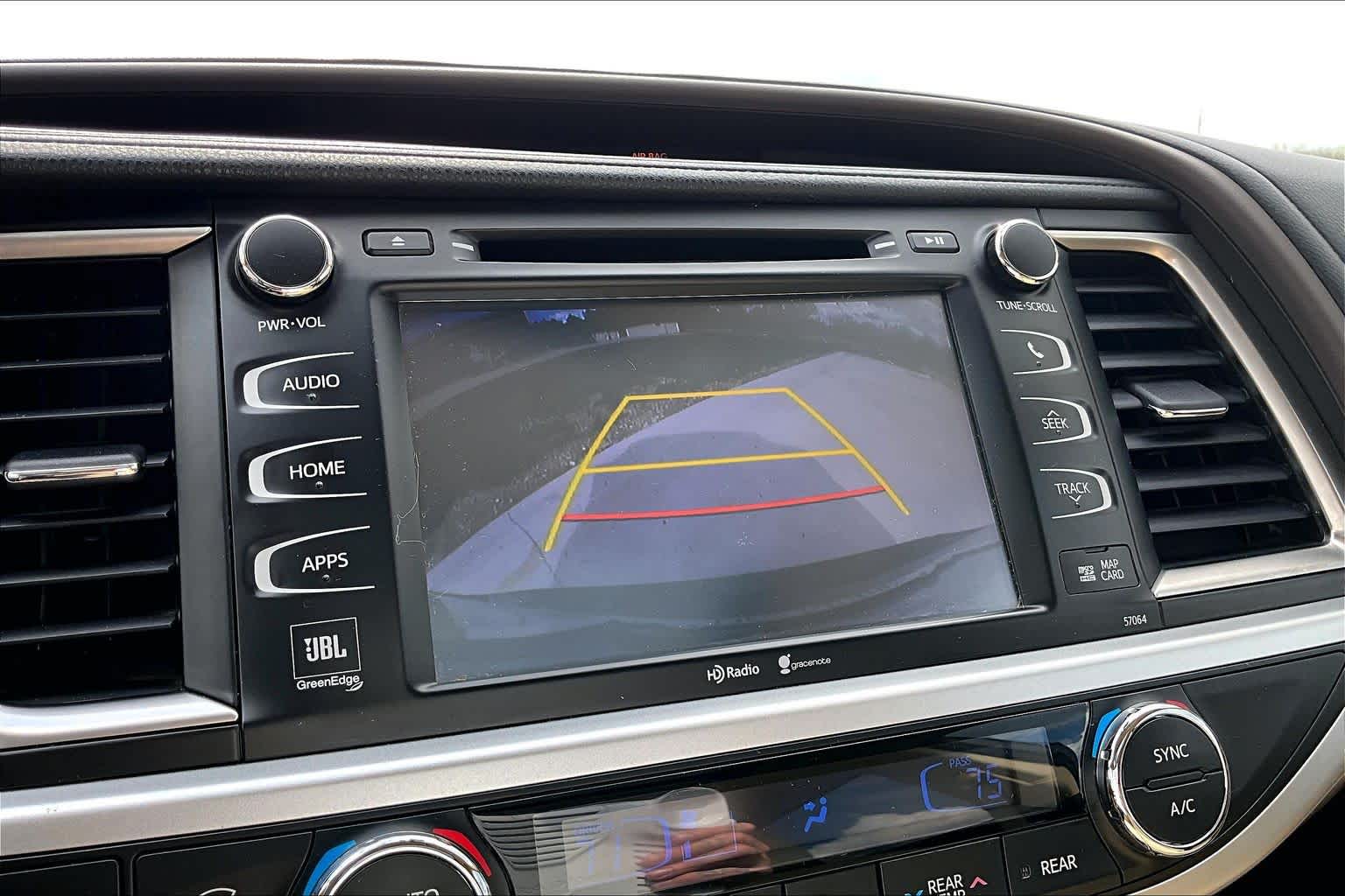 Thumbnail: 2015 Toyota Highlander - 21