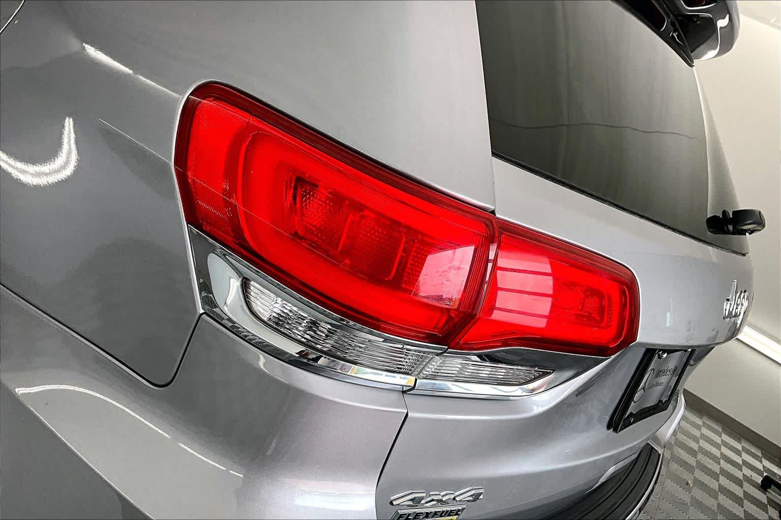 Thumbnail: 2015 Jeep Grand Cherokee - 25
