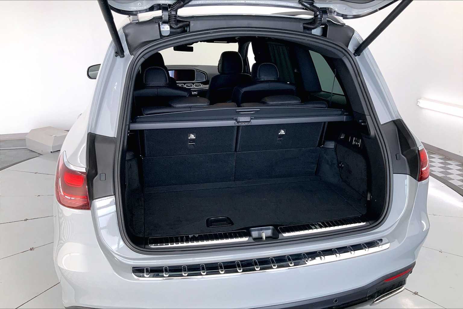 Thumbnail: 2026 Mercedes-Benz GLS - 19