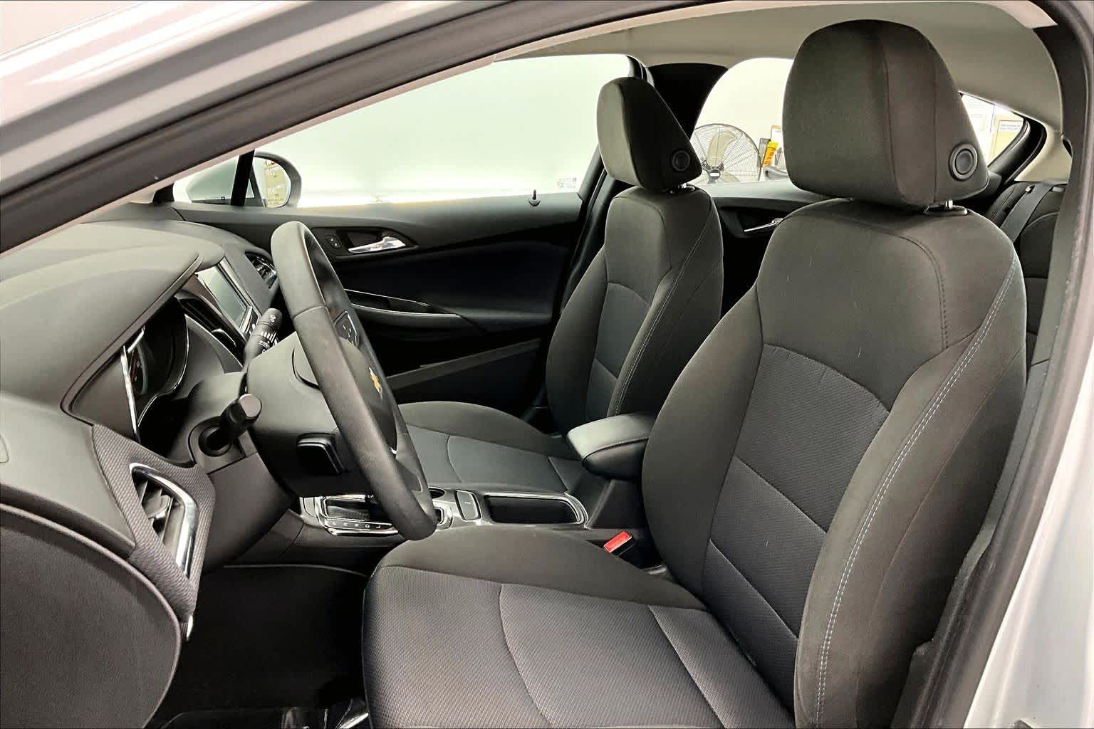 Thumbnail: 2018 Chevrolet Cruze - 11