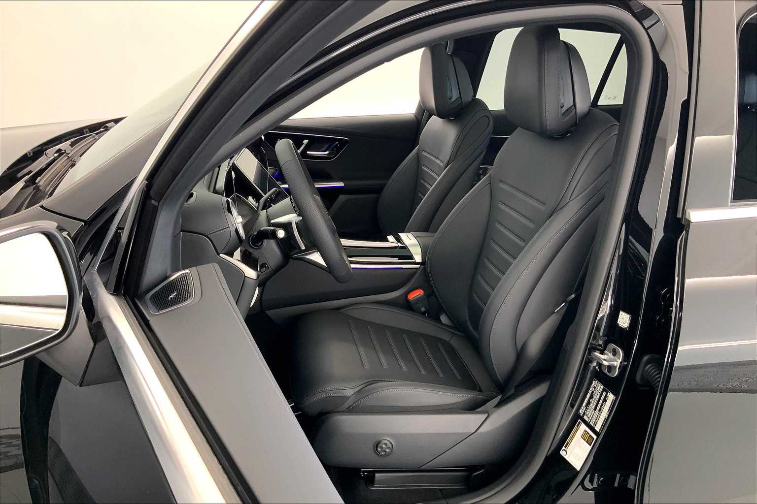 Thumbnail: 2025 Mercedes-Benz GLC - 11