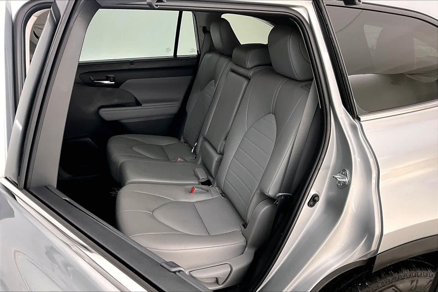 Thumbnail: 2022 Toyota Highlander - 12