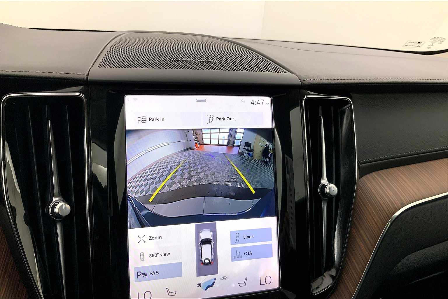 Thumbnail: 2019 Volvo XC60 - 21