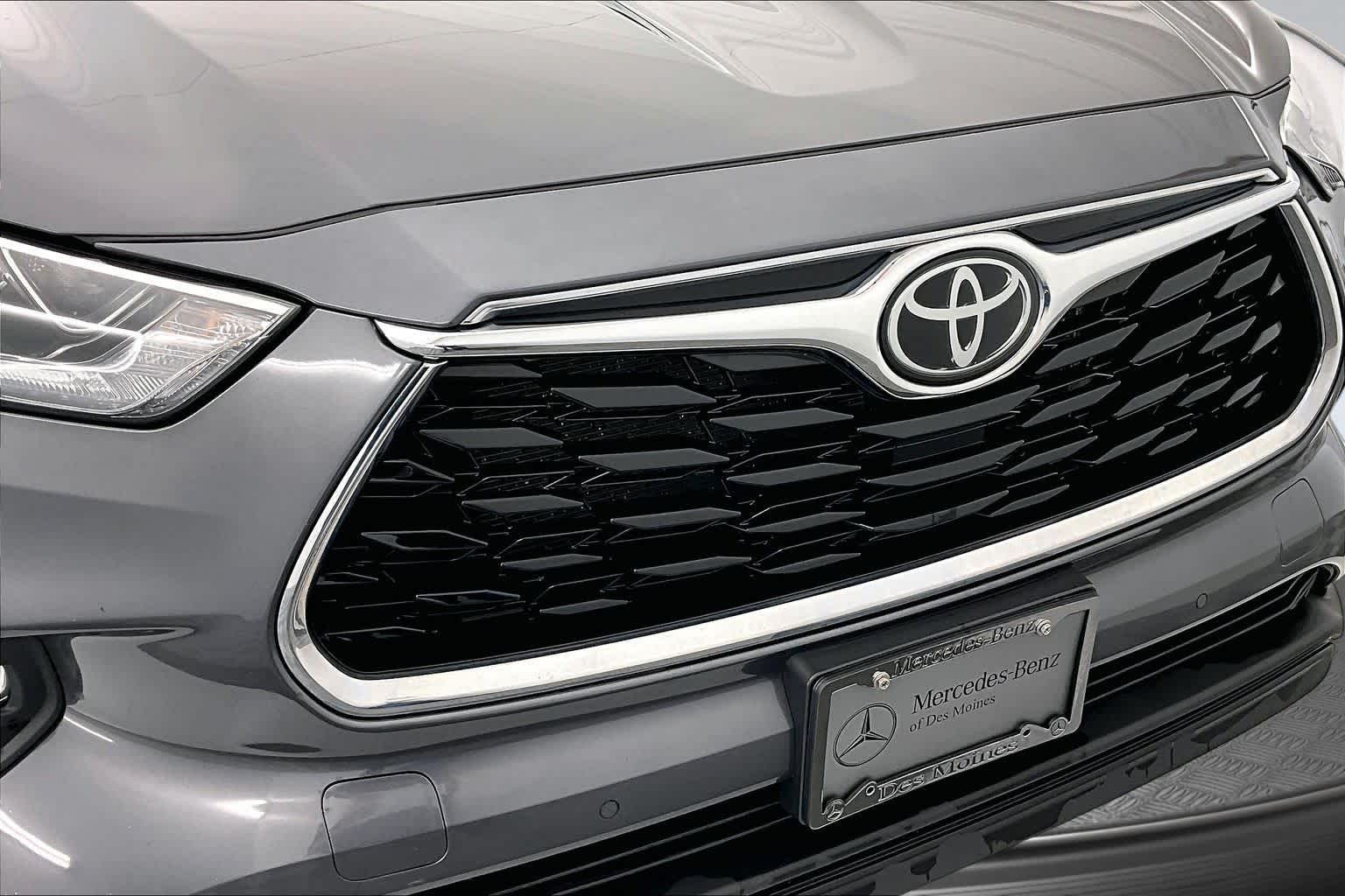 Thumbnail: 2022 Toyota Highlander - 25