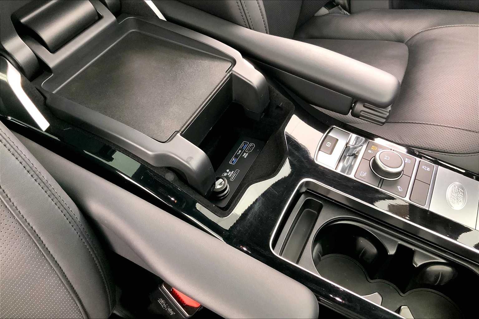 Thumbnail: 2018 Land Rover Range Rover - 28