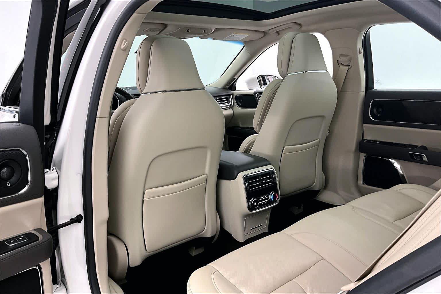 Thumbnail: 2017 Lincoln Continental - 12