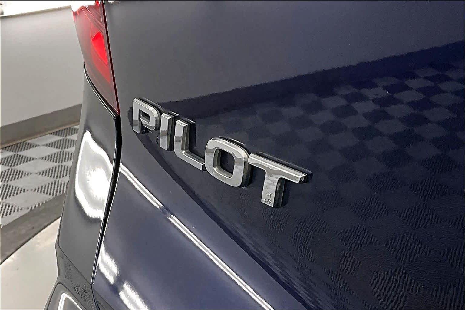 Thumbnail: 2017 Honda Pilot - 7