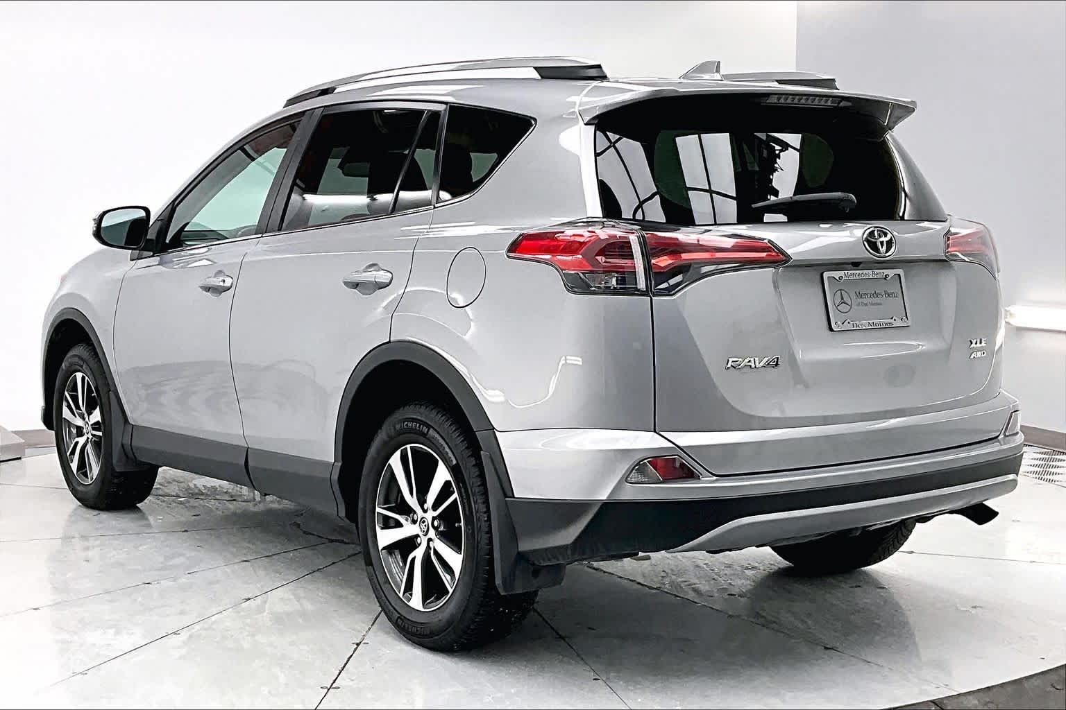 Thumbnail: 2018 Toyota RAV4 - 4