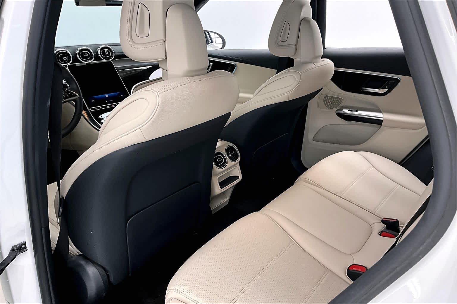 Thumbnail: 2025 Mercedes-Benz GLC - 12