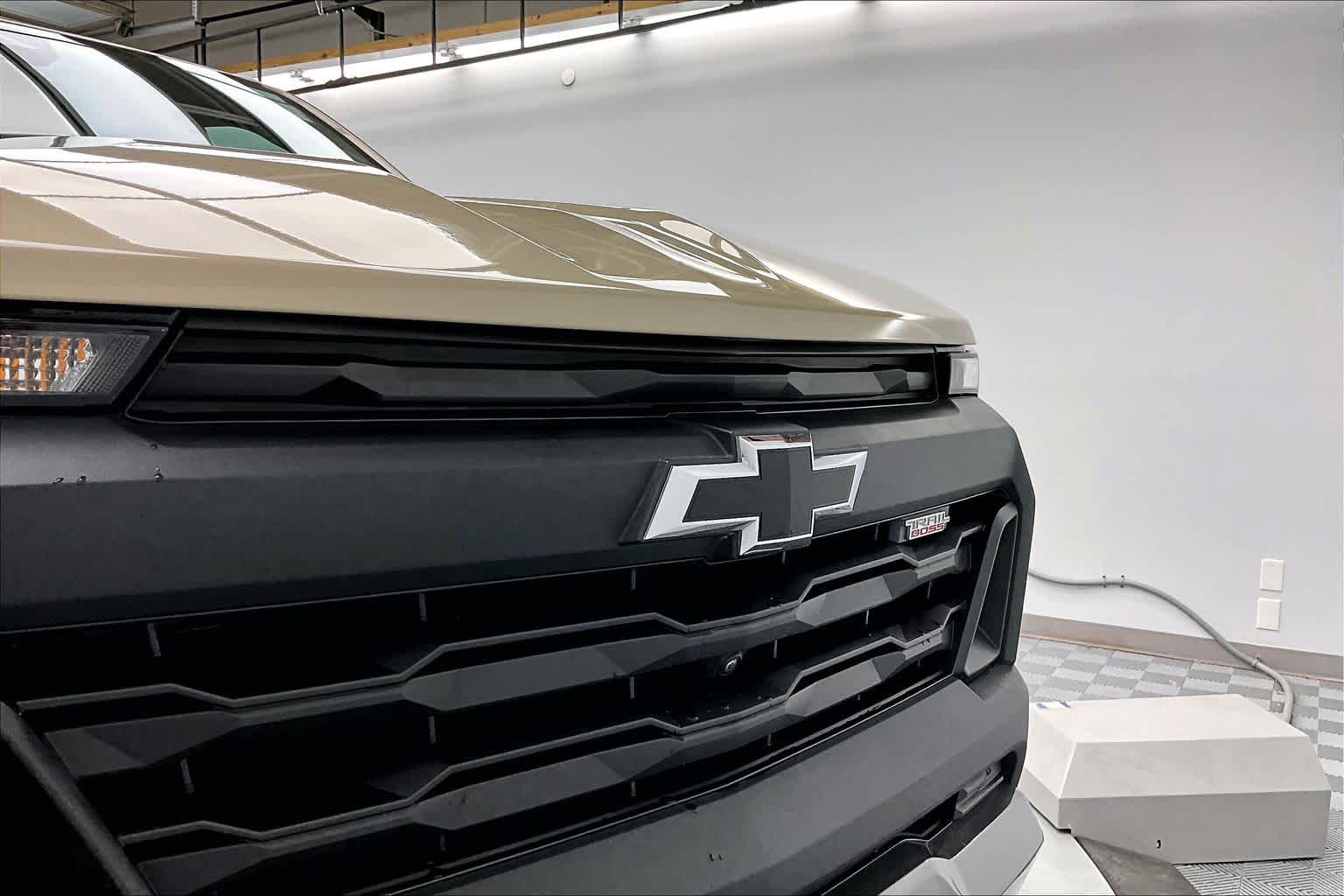 Thumbnail: 2023 Chevrolet Colorado - 26