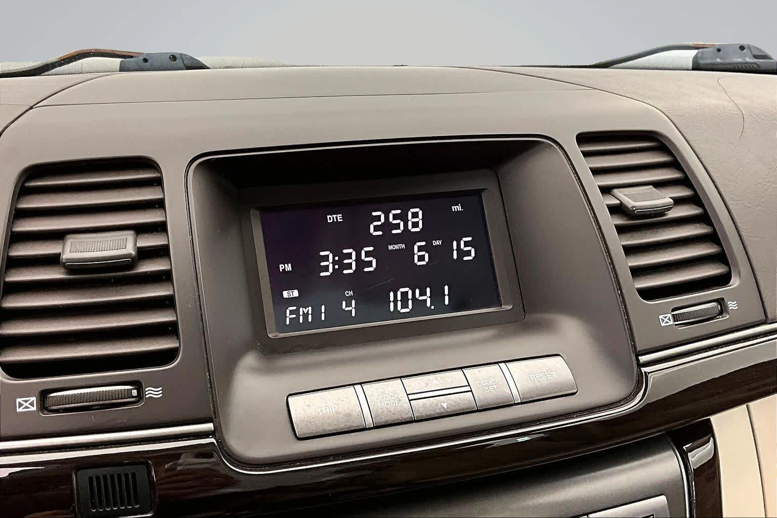 Thumbnail: 2008 Kia Amanti - 16