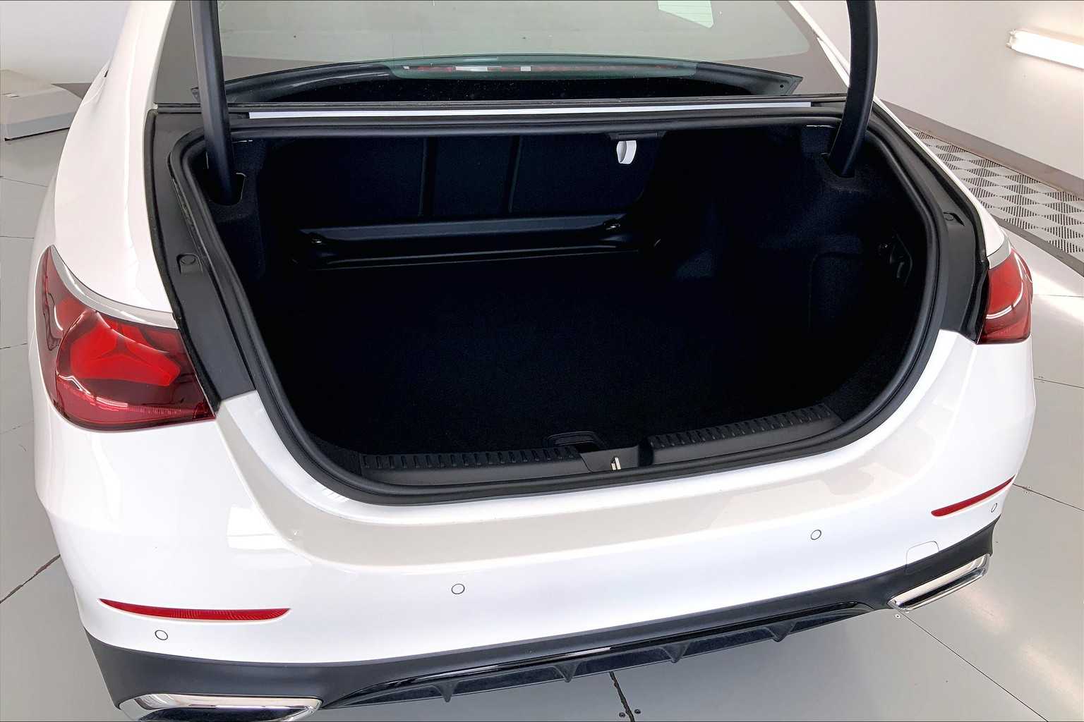 Thumbnail: 2025 Mercedes-Benz E-Class - 19