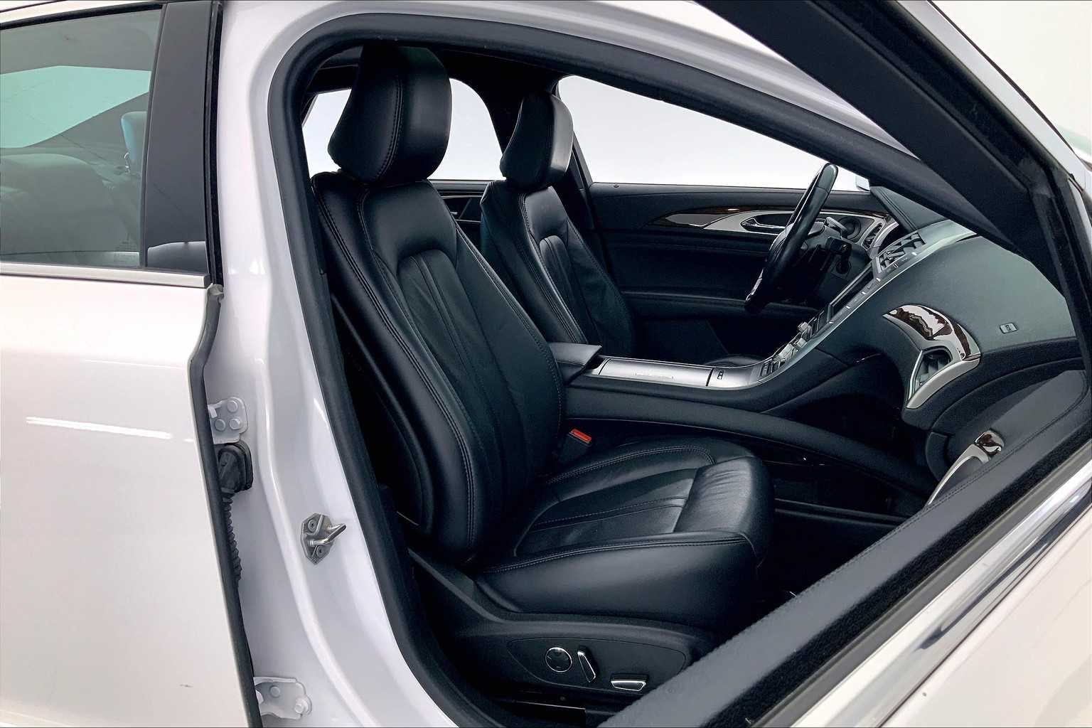 Thumbnail: 2020 Lincoln MKZ - 14
