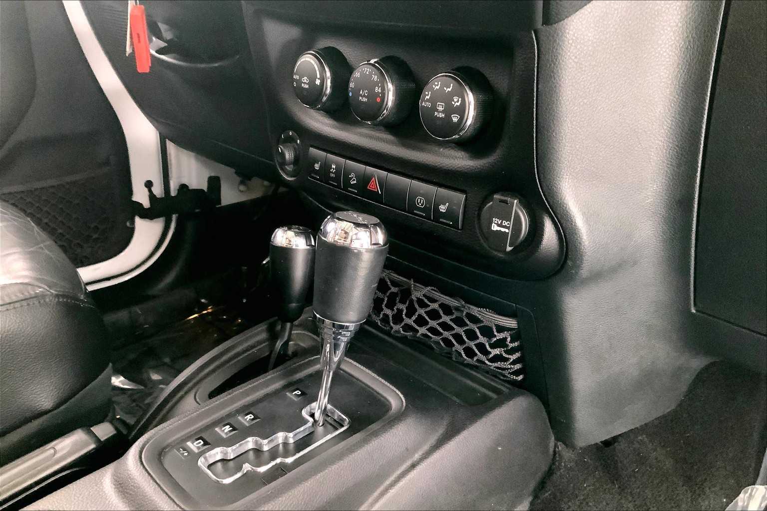 2015 Jeep Wrangler Unlimited Sahara 24