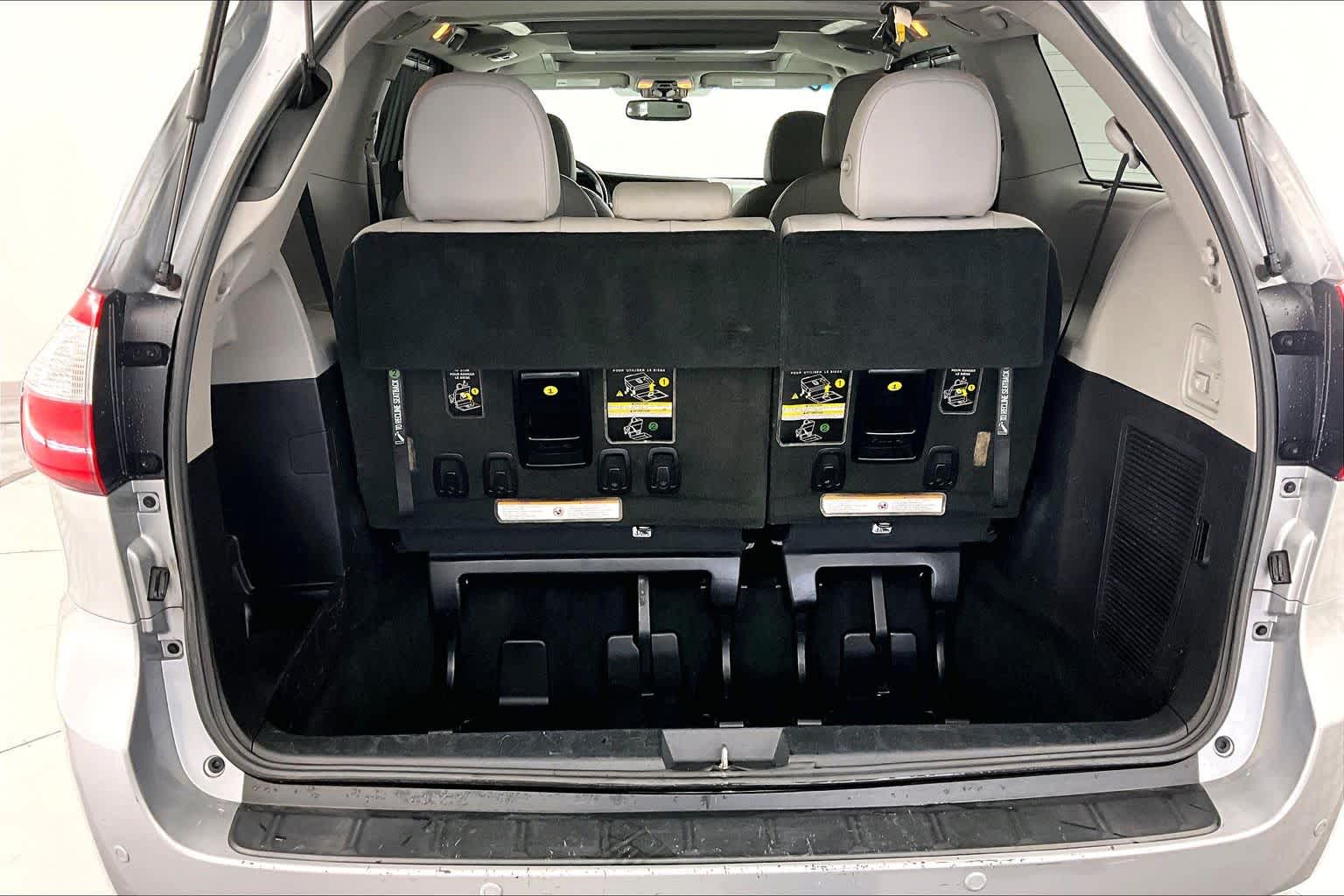 Thumbnail: 2017 Toyota Sienna - 19